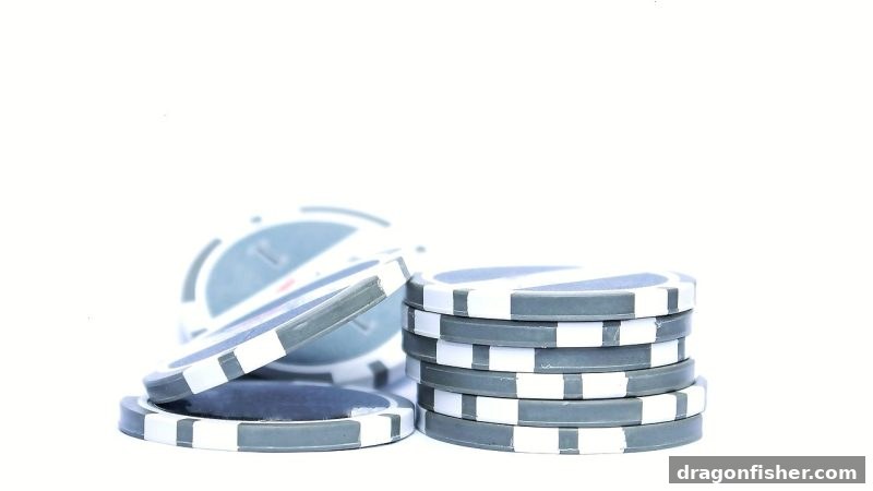 从龙王捕鱼到智勇博弈：斗地主、推牌九与LOL竞技思维的融合之道